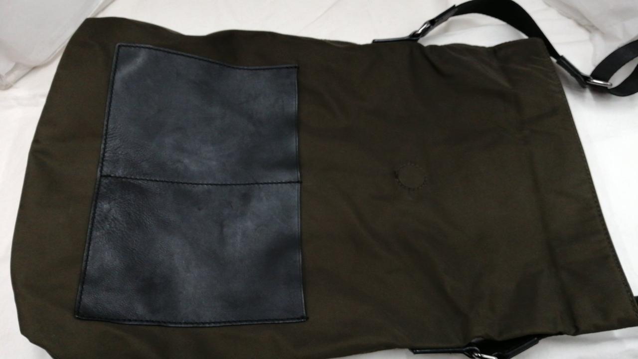 レザー部分　傷