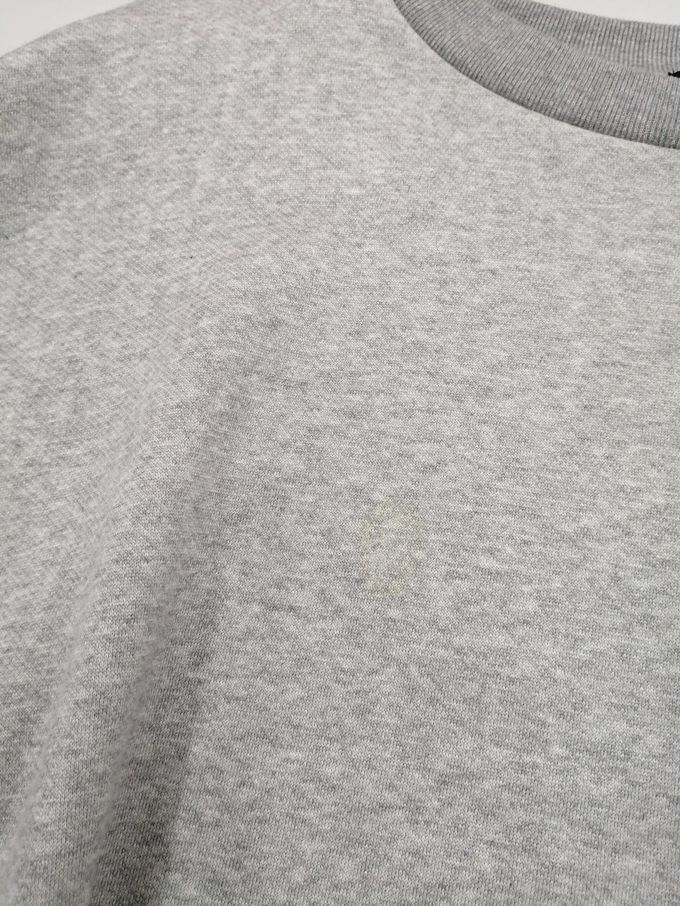 大きなシミがあります。