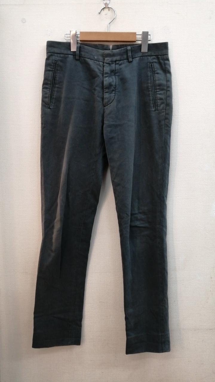 全体的に色褪せ、汚れがございます