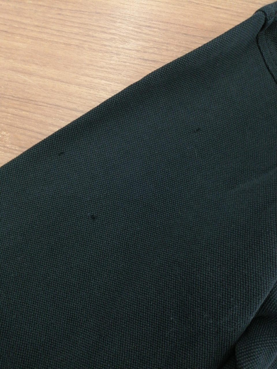 腕に小さな穴
