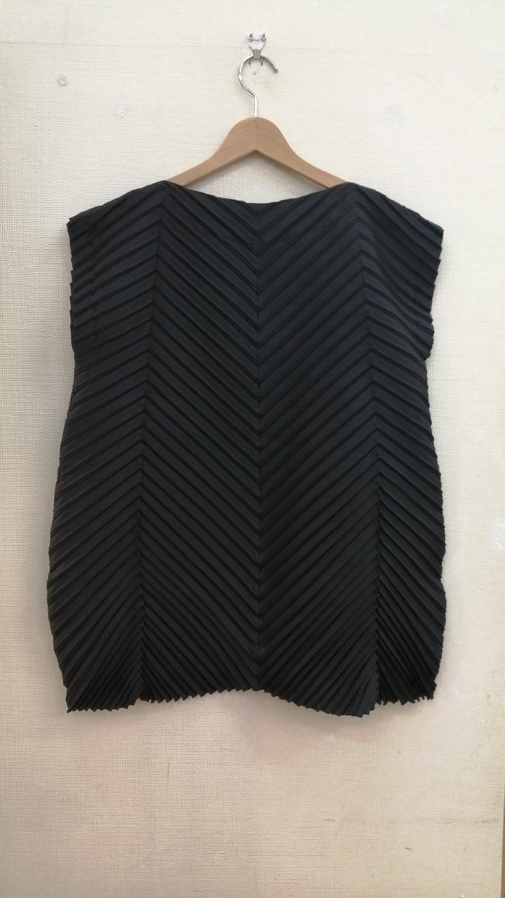 イッセイミヤケ(ISSEY MIYAKE)|立体プリーツノースリーブ|【ハードオフ
