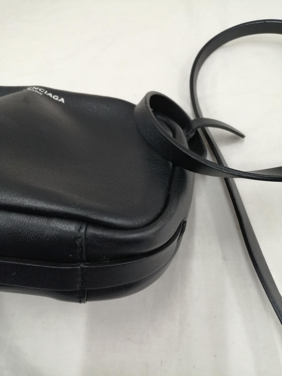 底部分擦れあり