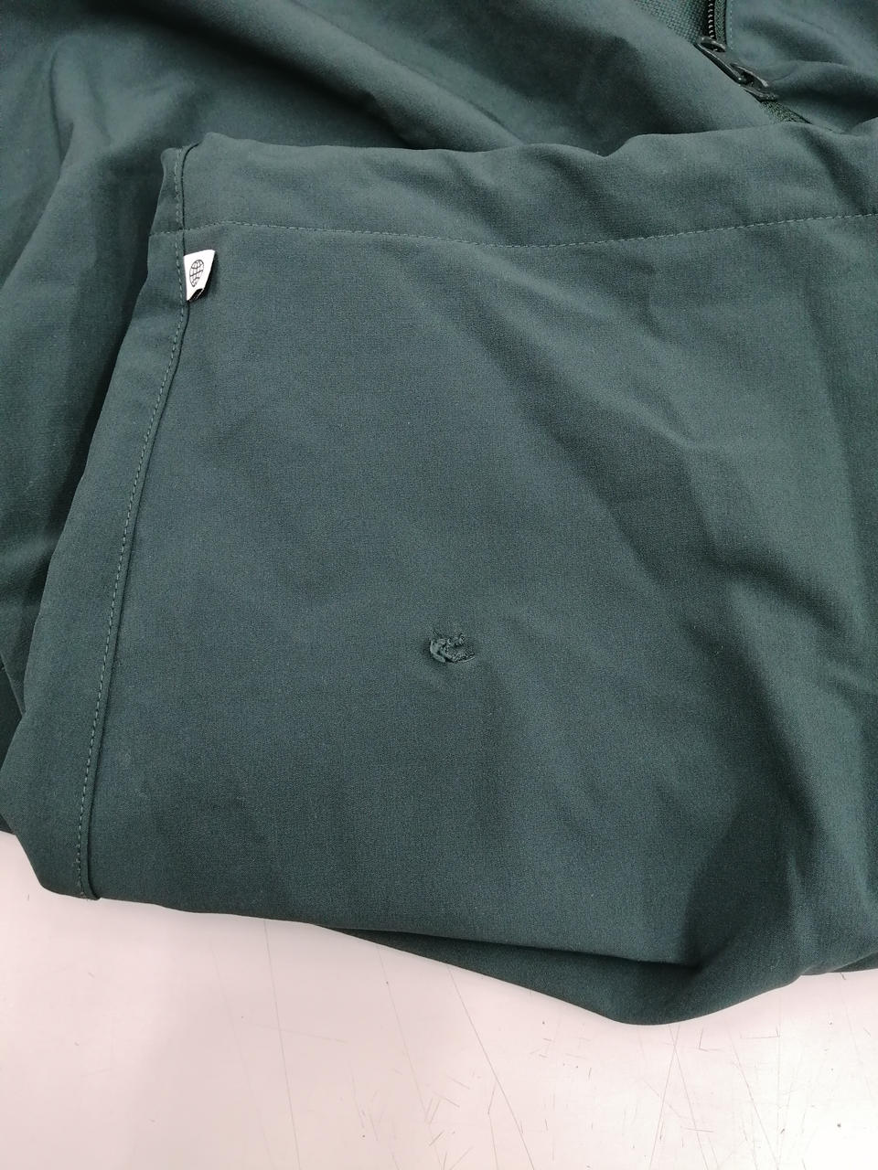 背中部分穴あり