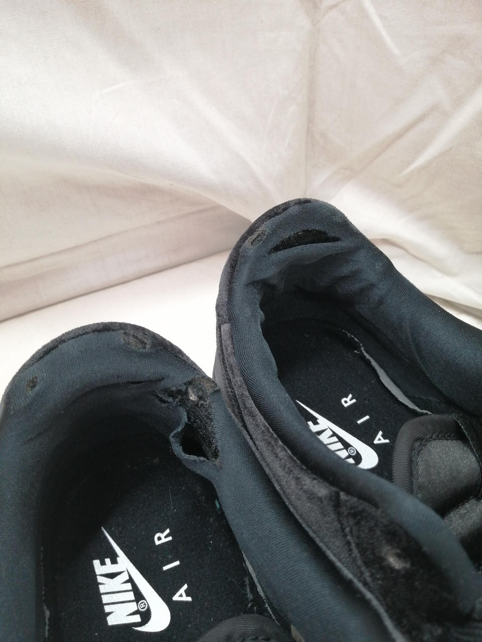 かかと破れあり