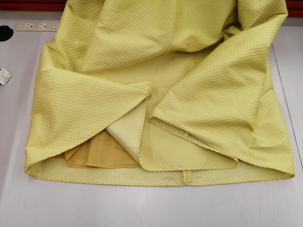 裾部分汚れあり