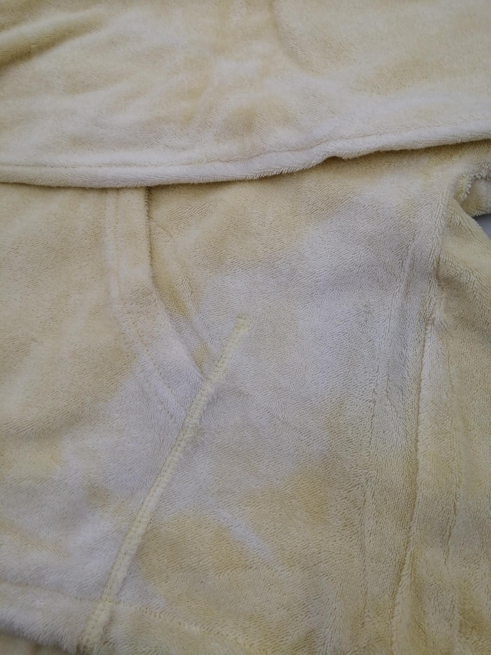 左裾、左袖色抜けあり