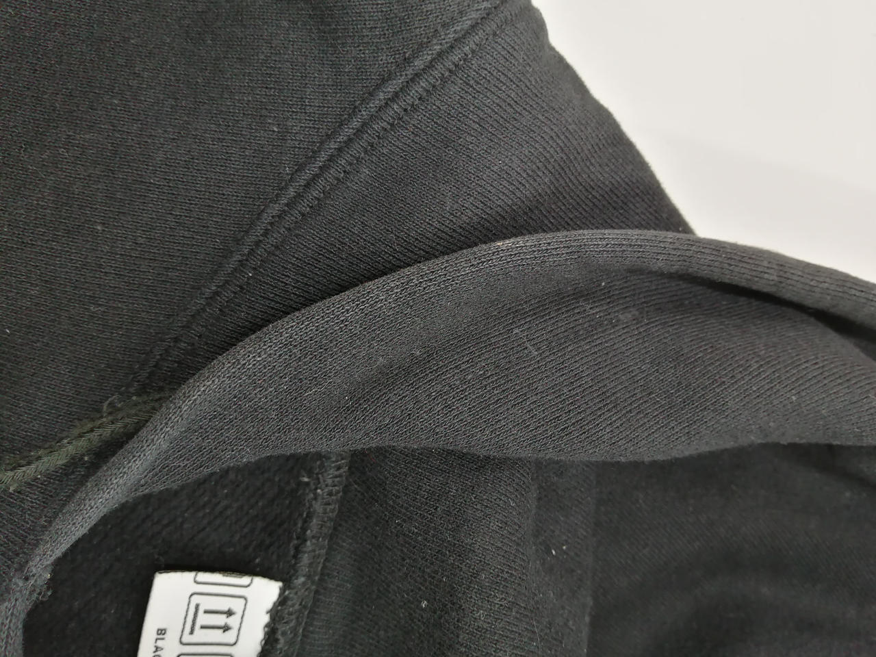 フード襟元汚れ