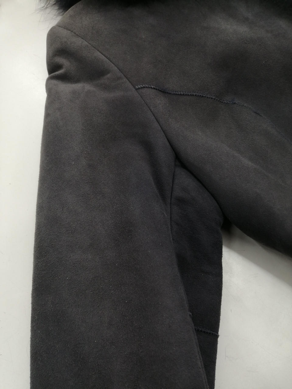 肩擦れと色褪せ