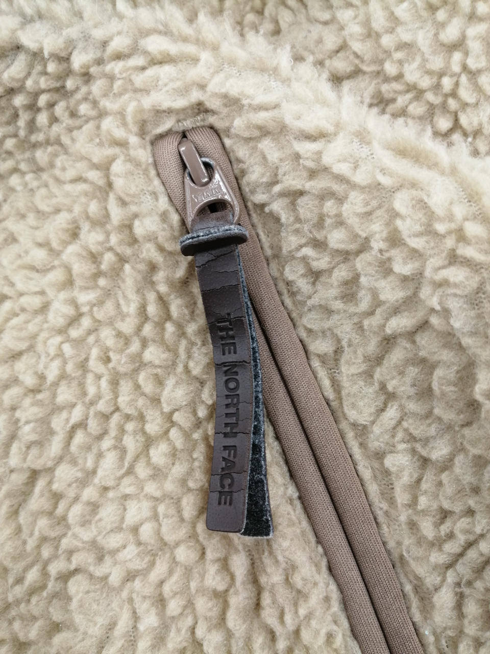 ジップ引手ひび割れ