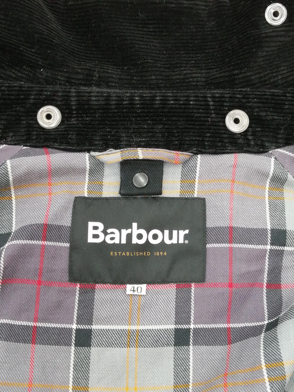 首周り色褪せ有り