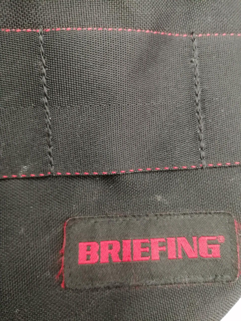 正面のタグ付近に汚れあり