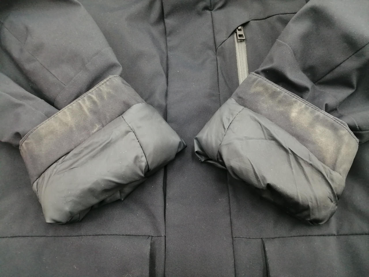 袖口内側汚れあり