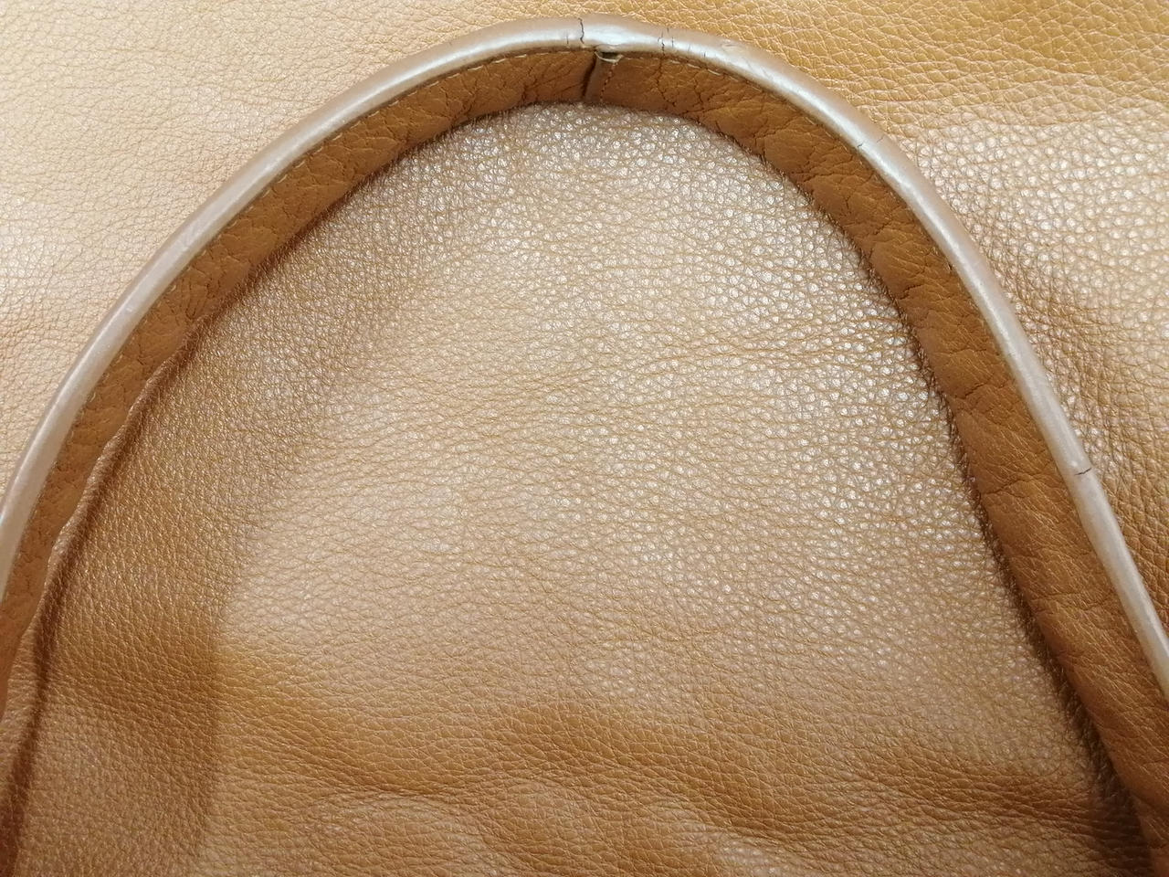 持ち手部分にひび割れあり