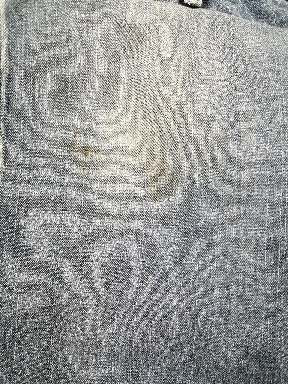 右膝部分に汚れあり