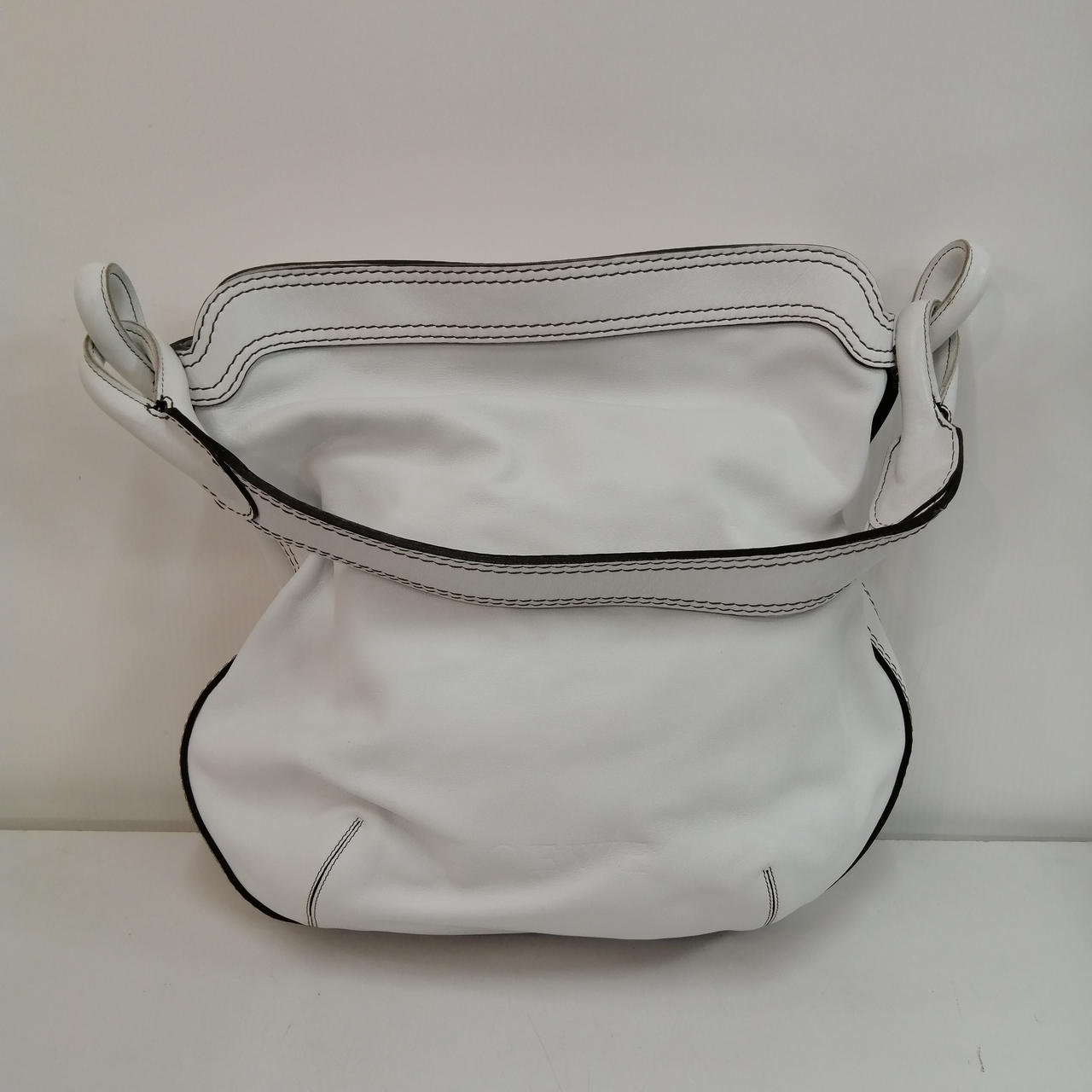 LOEWE 型番：WHT　290712 LOEWE レザーワンショルダーバッグ 38,610円
