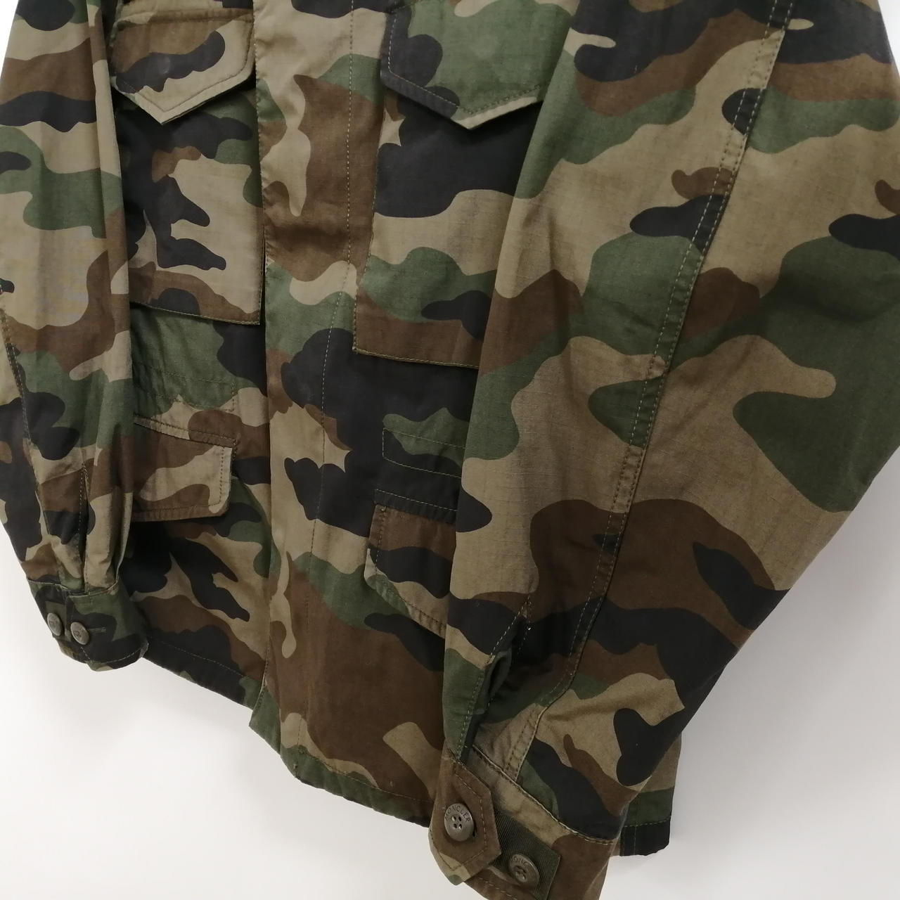 Moncler リバーシブル 迷彩 ボアブルゾン サイズM Moncler リバーシブル 迷彩 ボアブルゾン サイズM