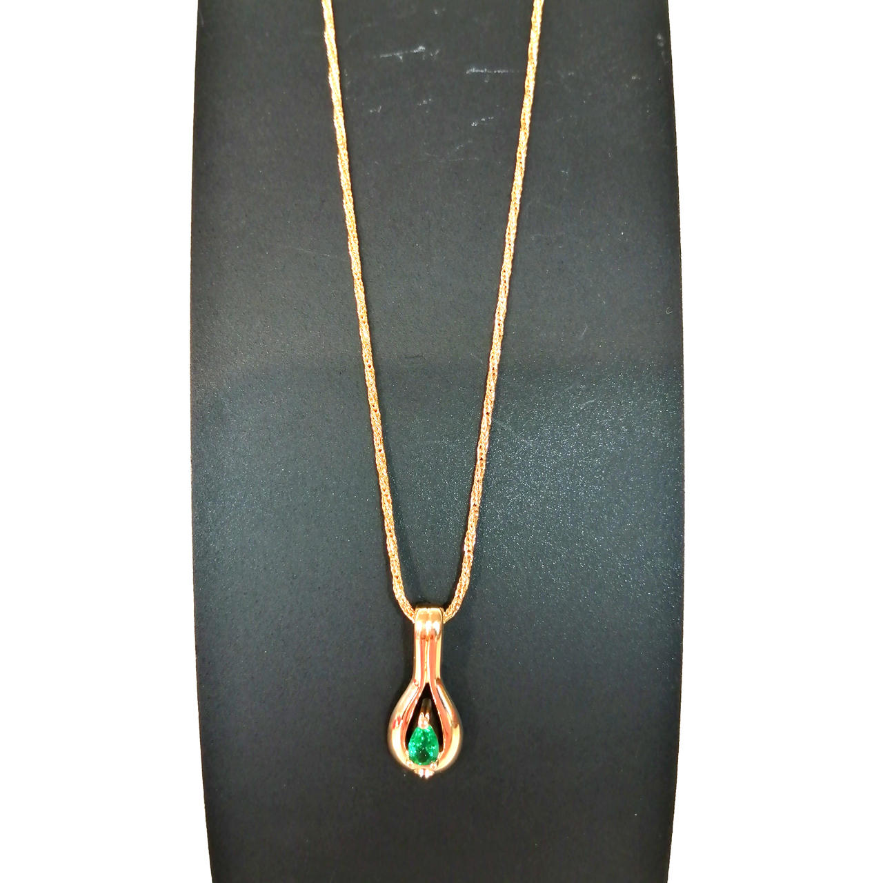 緑の石のネックレス K18金具 K18石付きネックレス|【ハードオフ公式通販】オフモール|1040050000157621