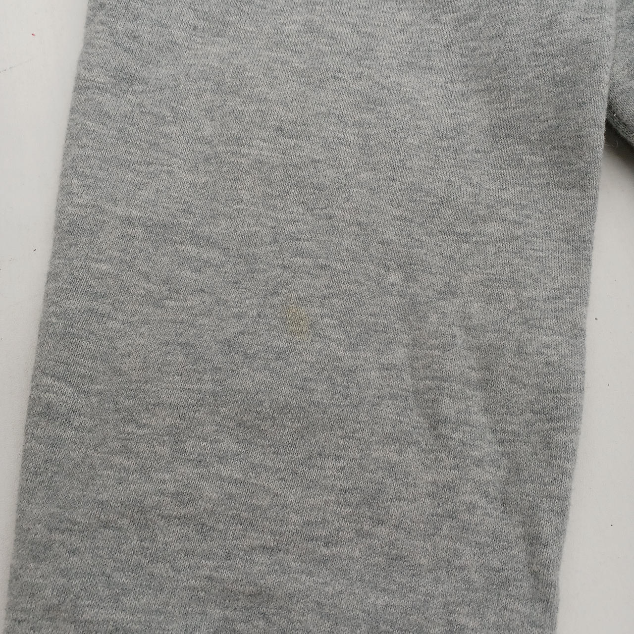 右袖にシミあり