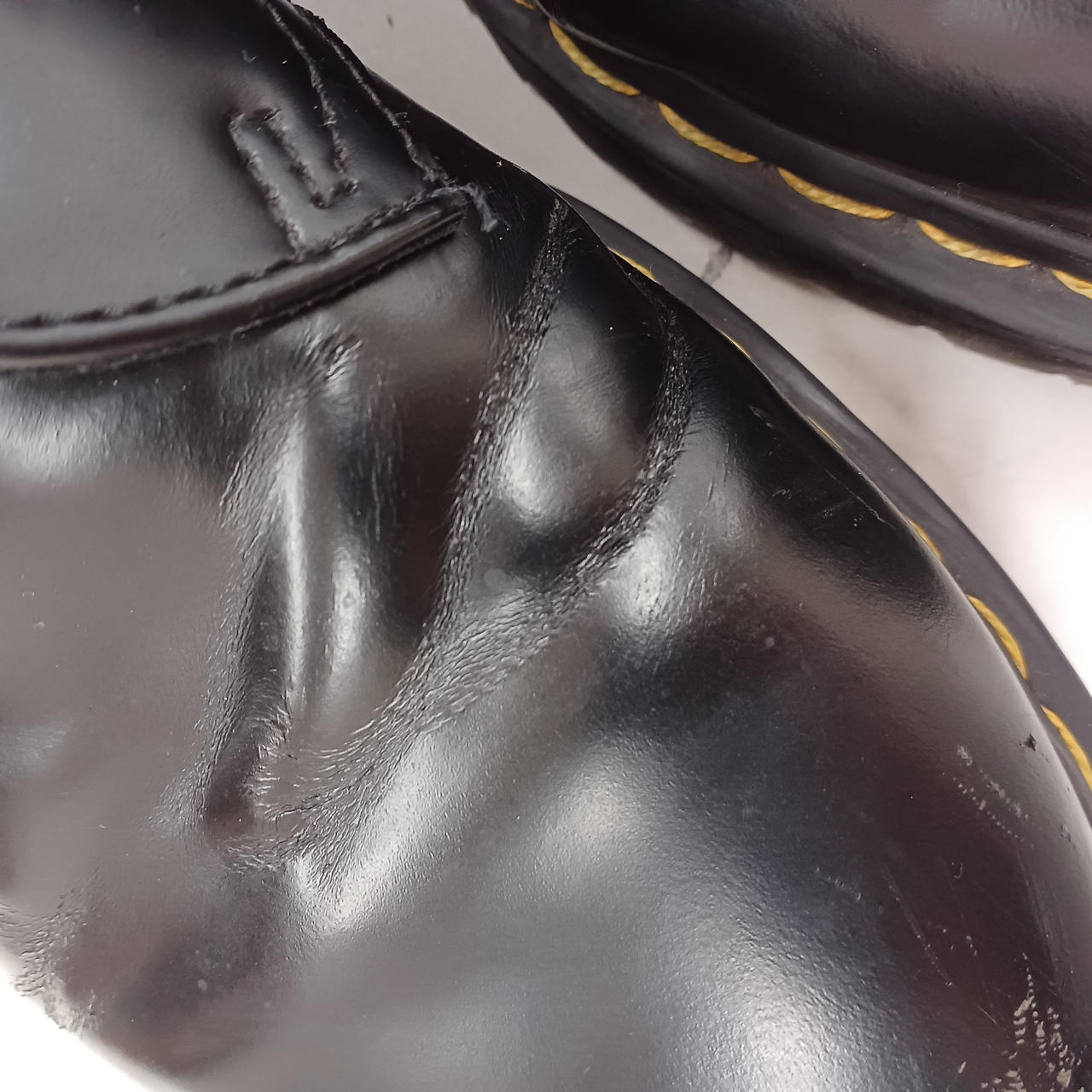 履きシワございます。