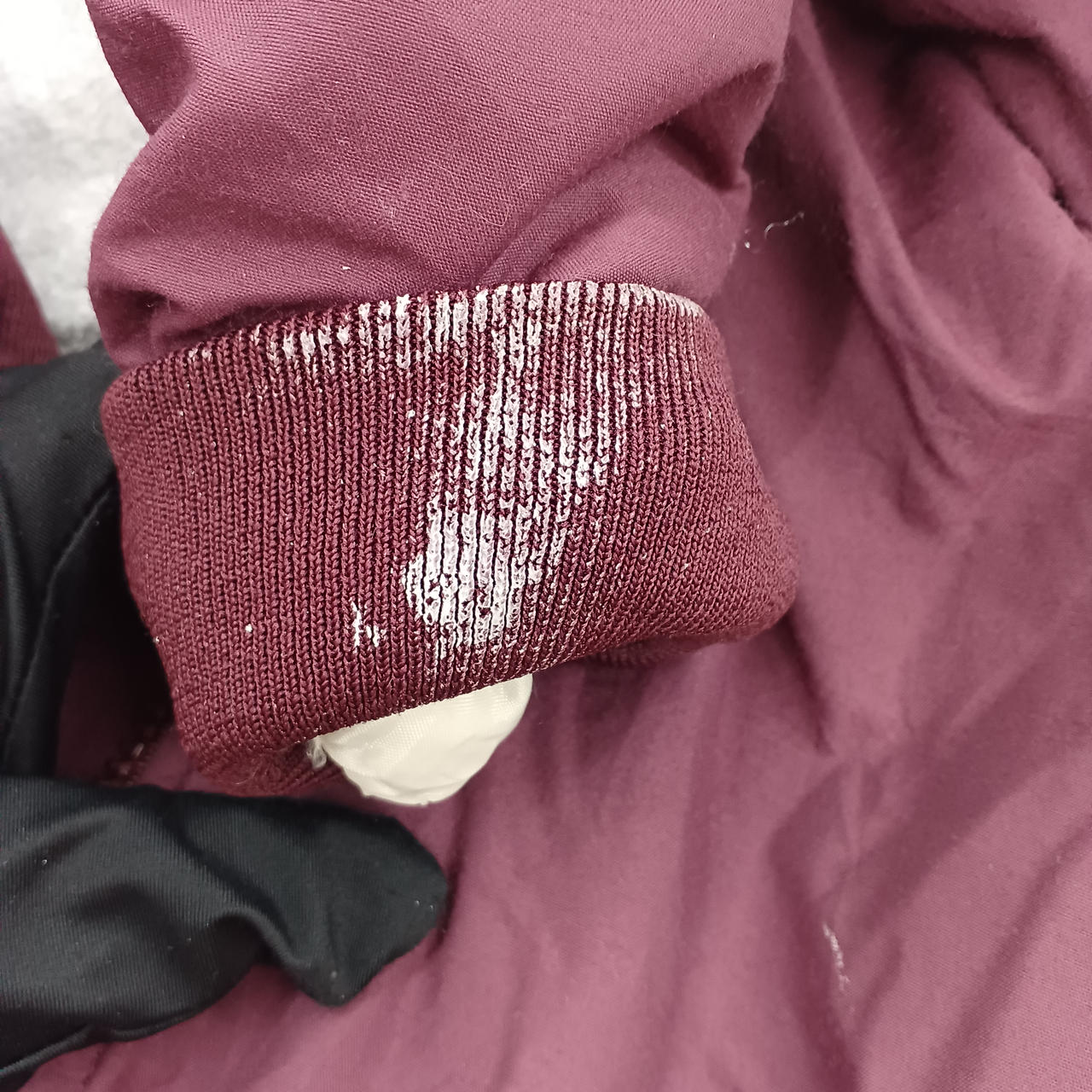 袖口汚れがございます