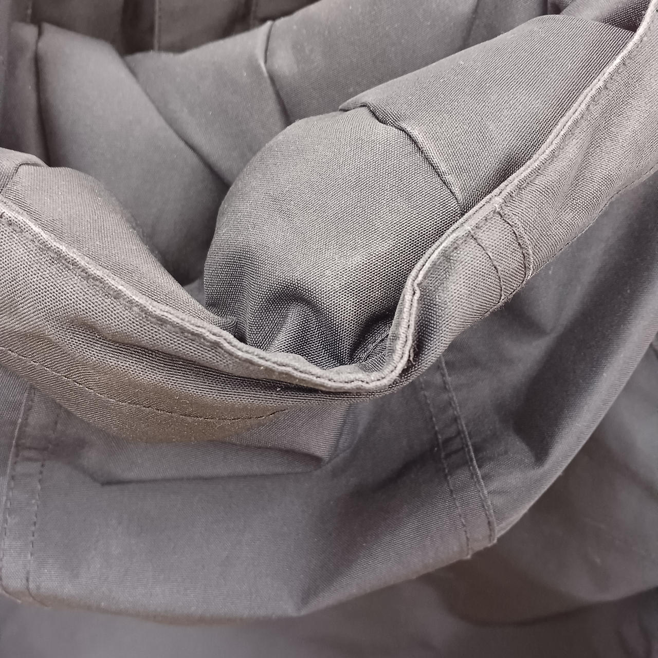 フード汚れがございます。