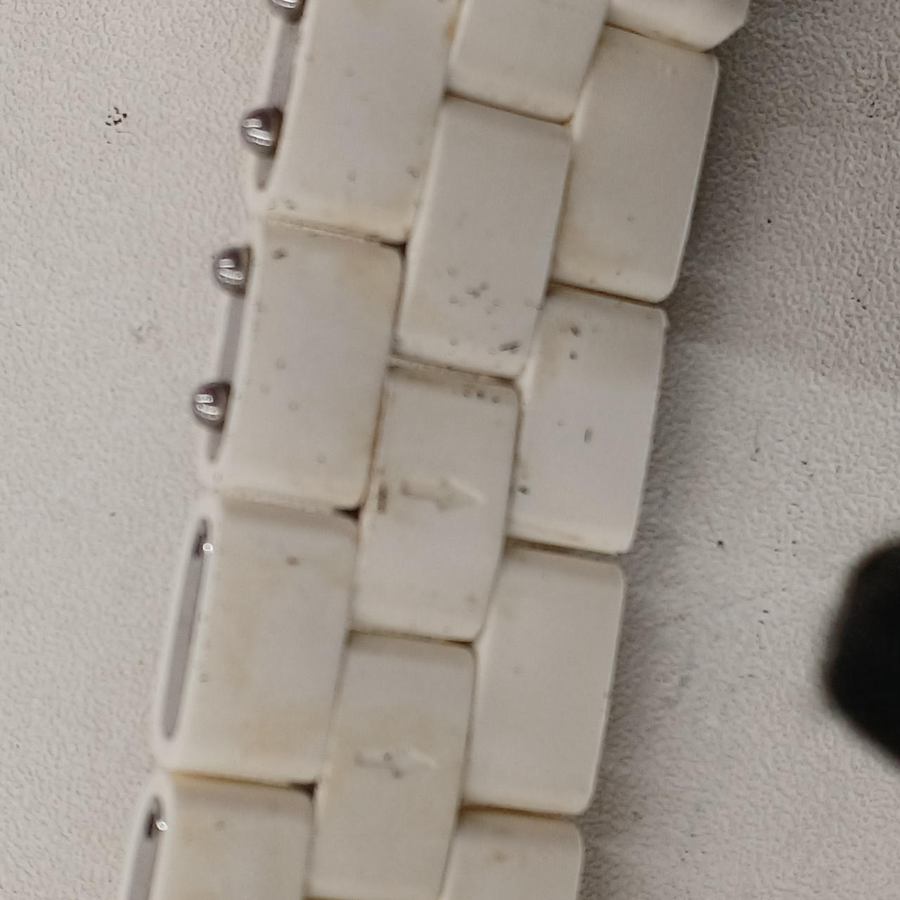 ベルト汚れ、ベタつきあり