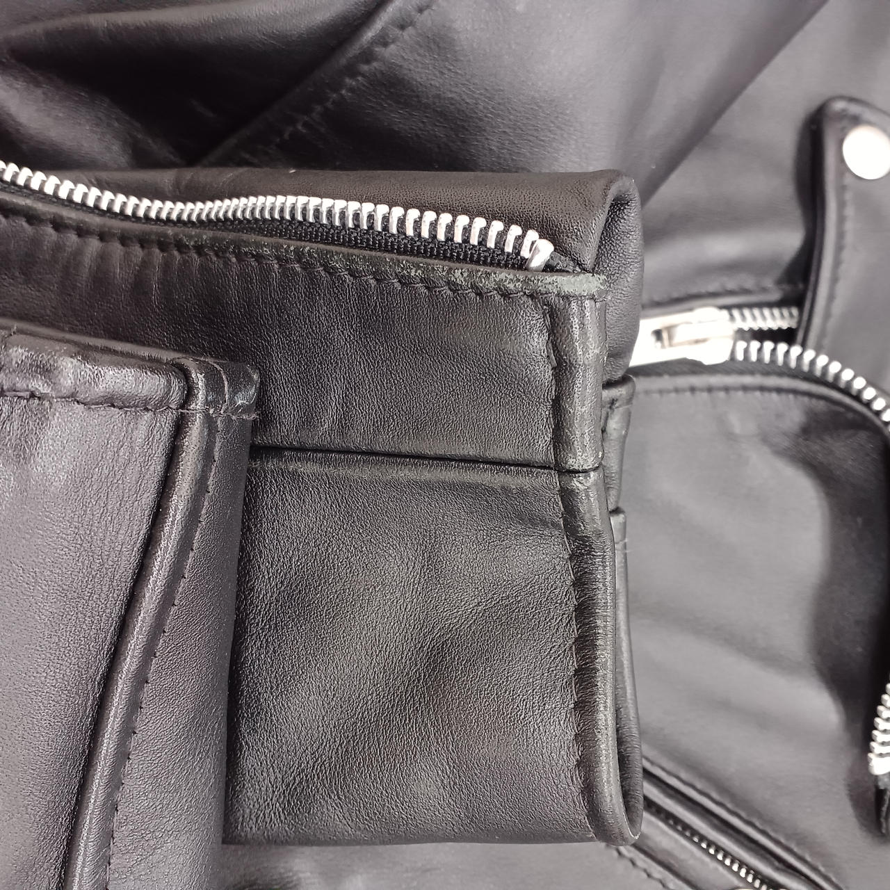 袖口スレございます。