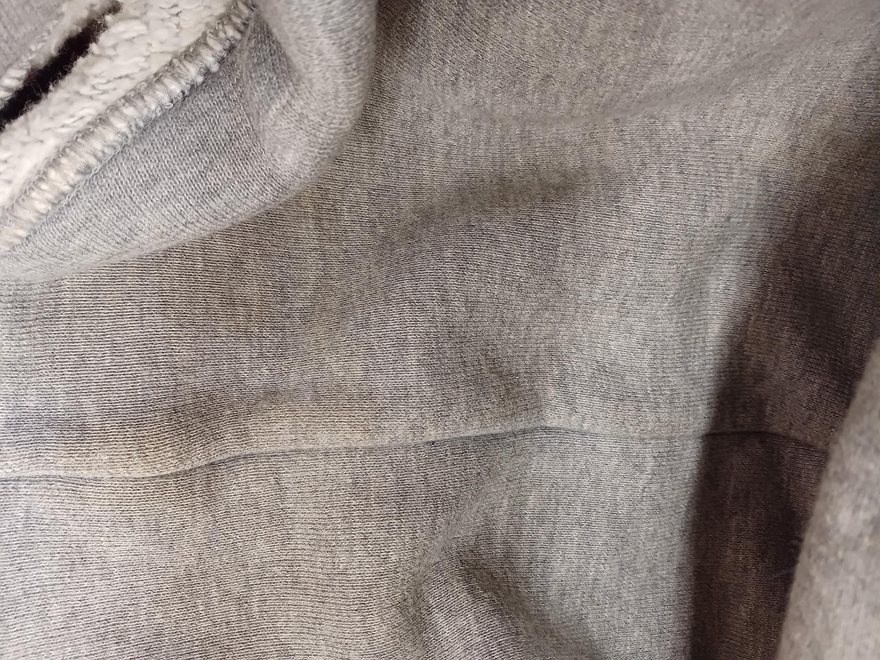 フード汚れあり