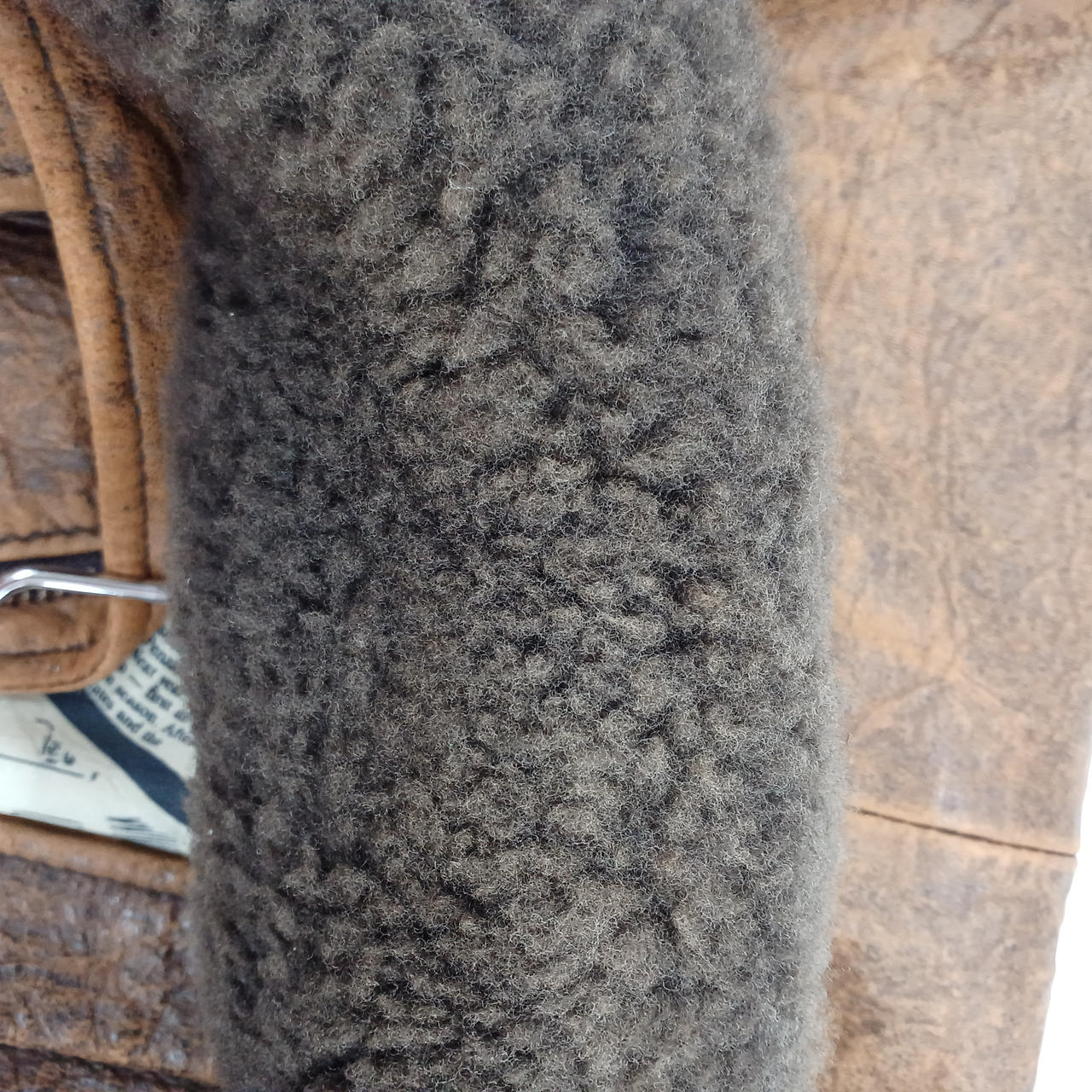 襟元汚れ色褪せございます。