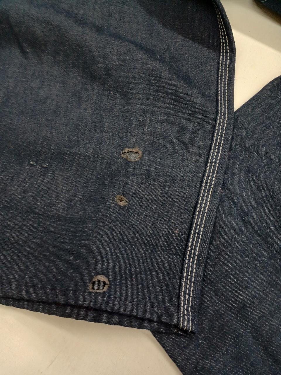 裾部分に穴あり