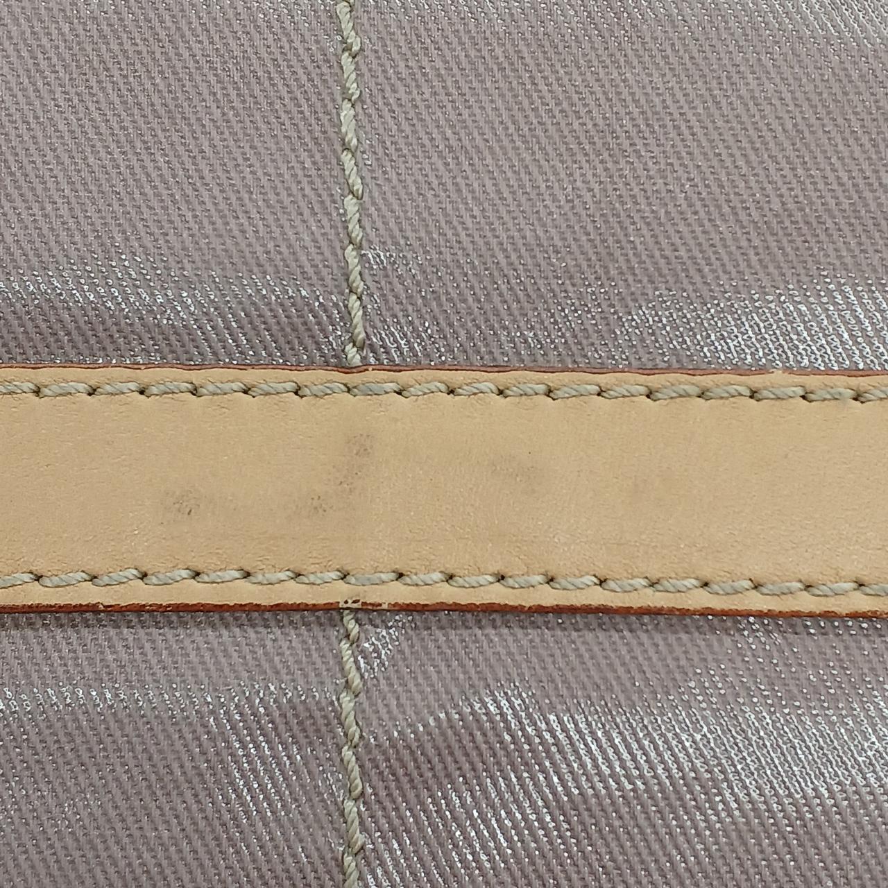 バック底面、お汚れあります。