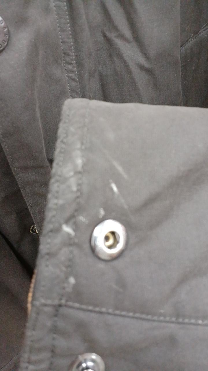 左手袖口、お汚れございます。