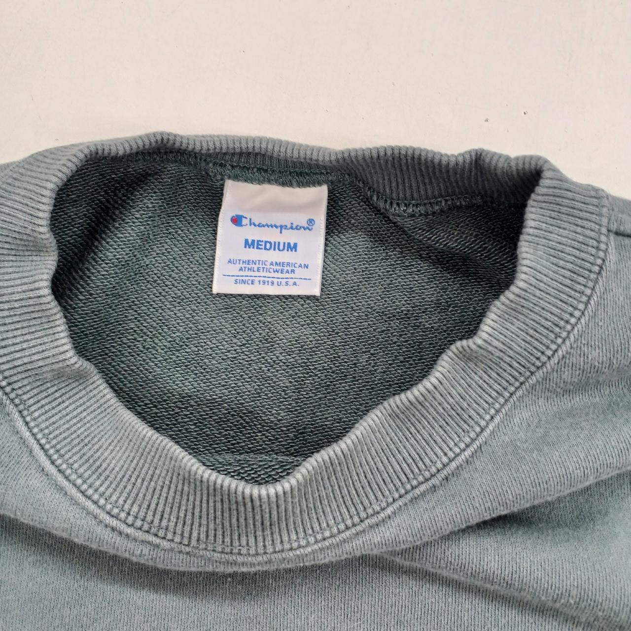 襟にヨレ、色褪せあり