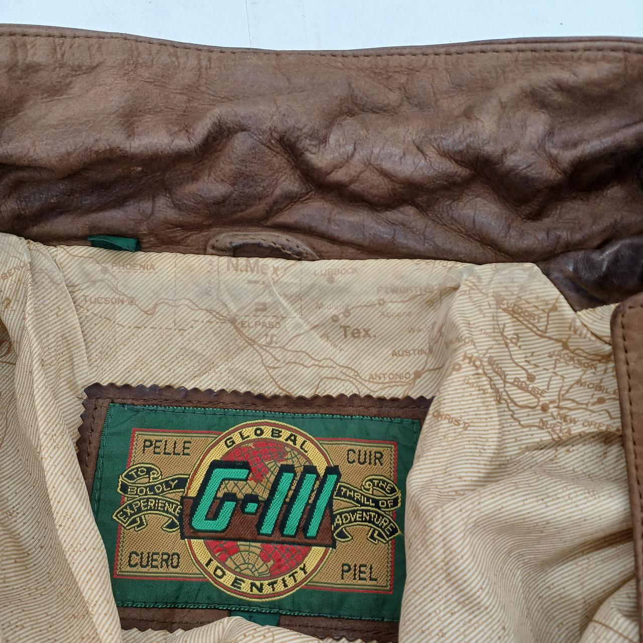 襟元に色褪せなど使用感あり