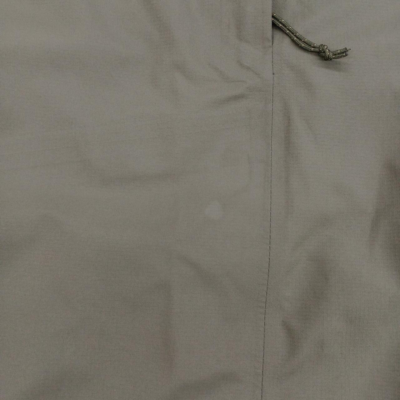 前身ごろにシミあり