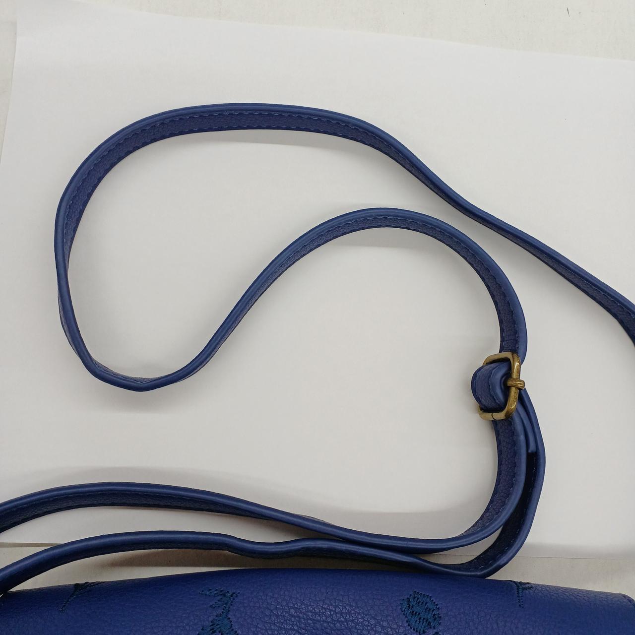 ショルダー部分に目立った汚れなどはなし