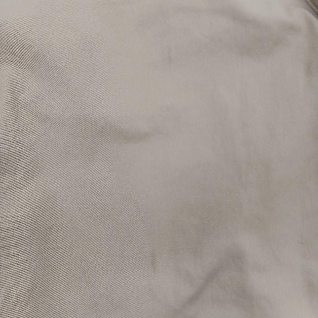 右足側に汚れあり