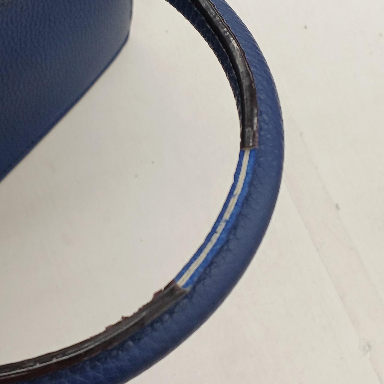 持ち手2本共に剥がれあります。