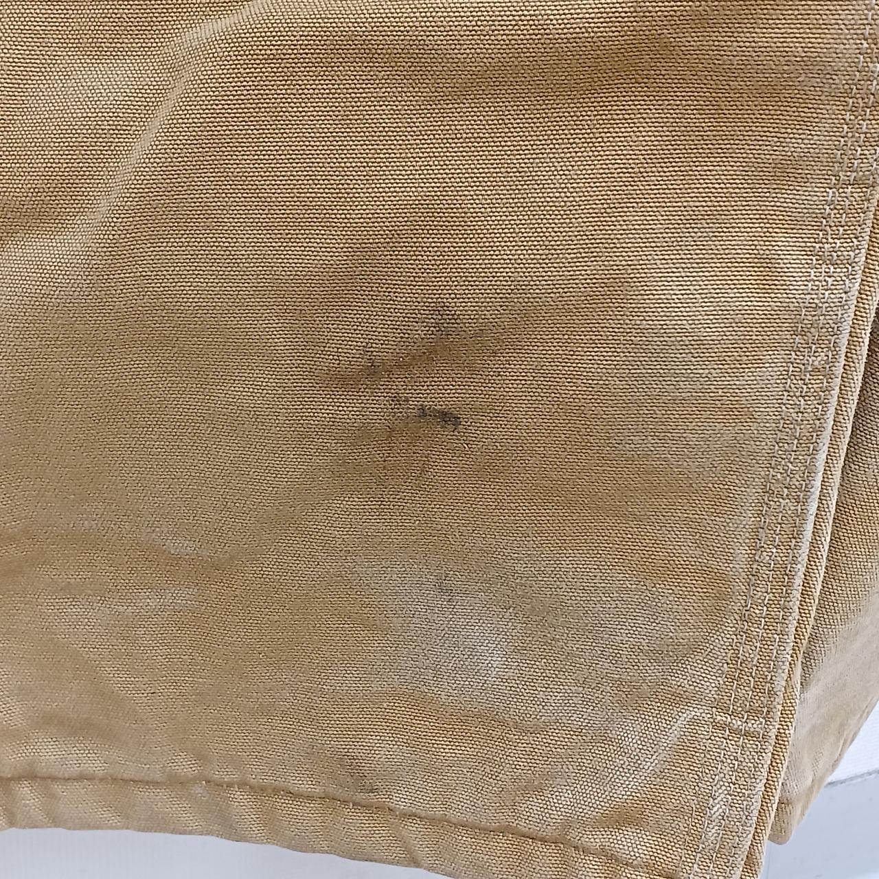 右足下部分にお汚れございます。