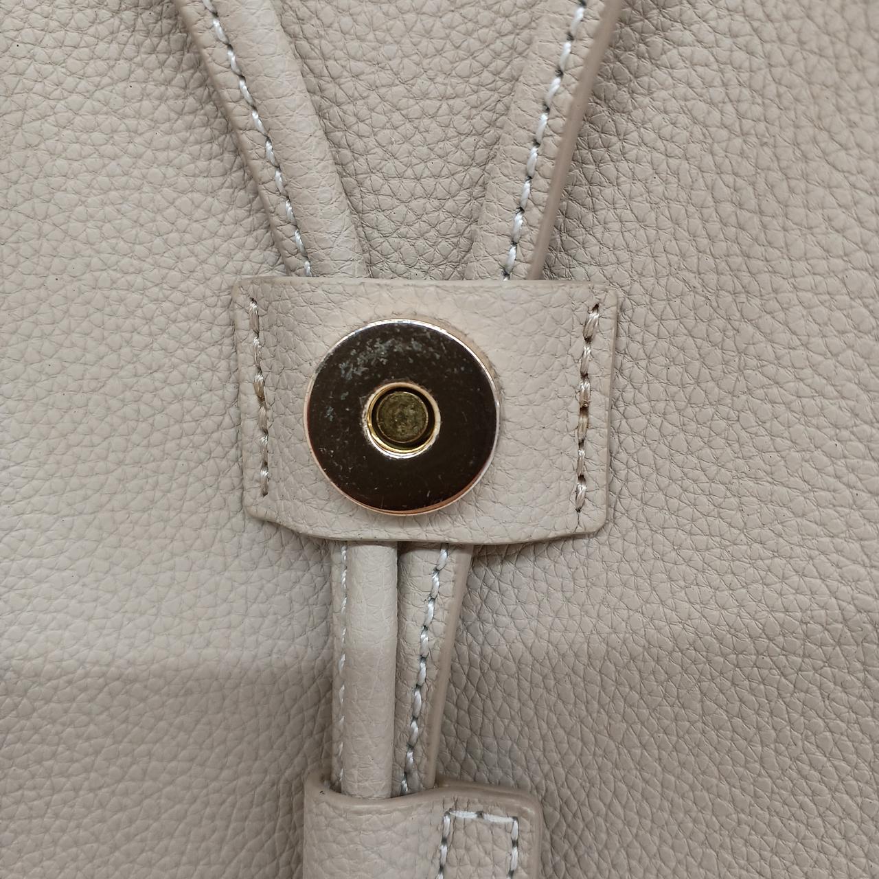 留め具にキズあり