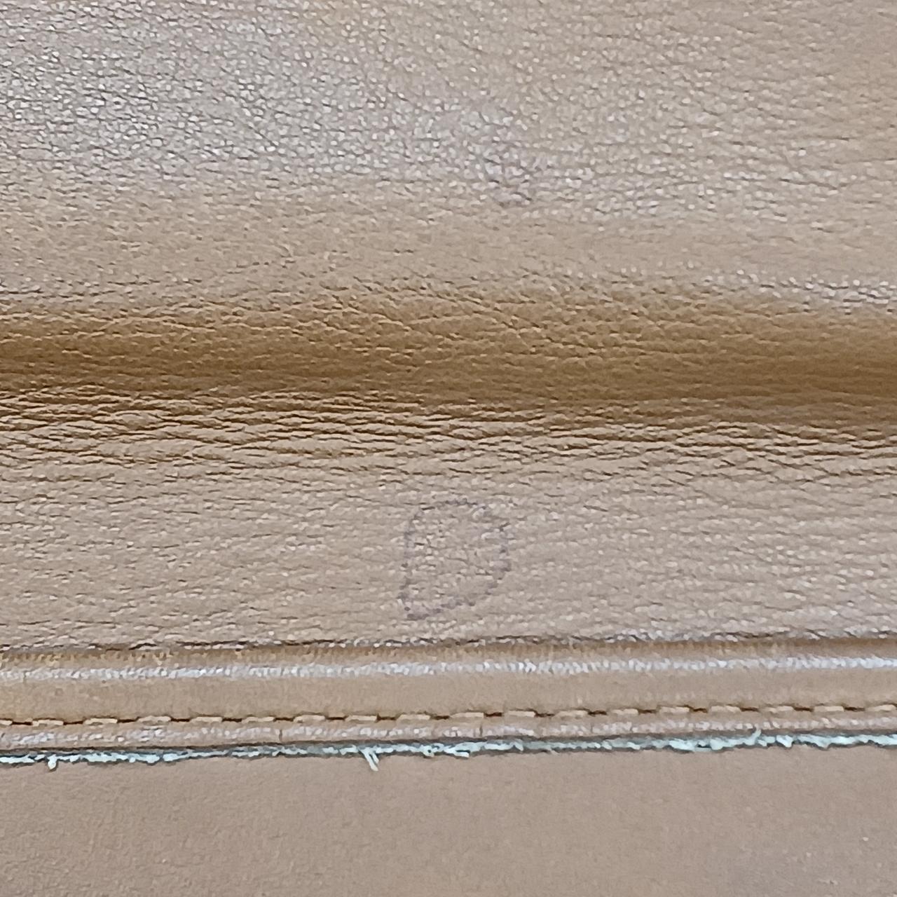 内部シミ汚れございます。