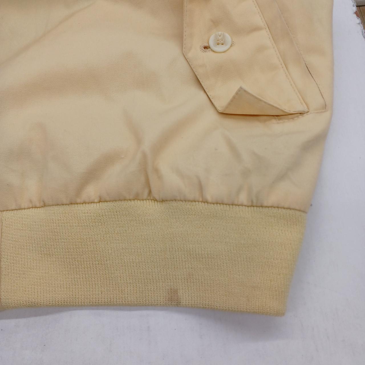 ポケット周辺と裾に汚れあり