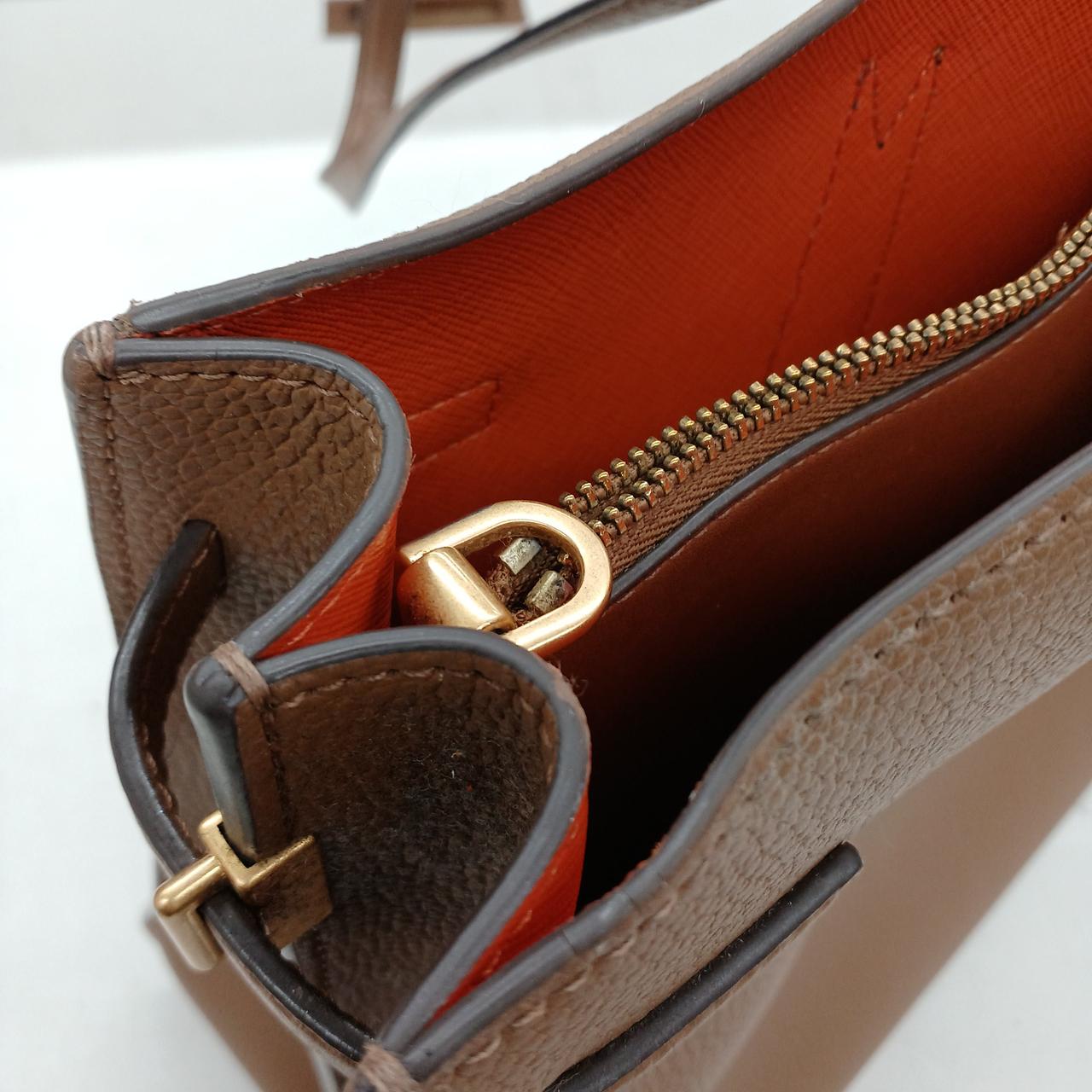 ショルダーストラップなし