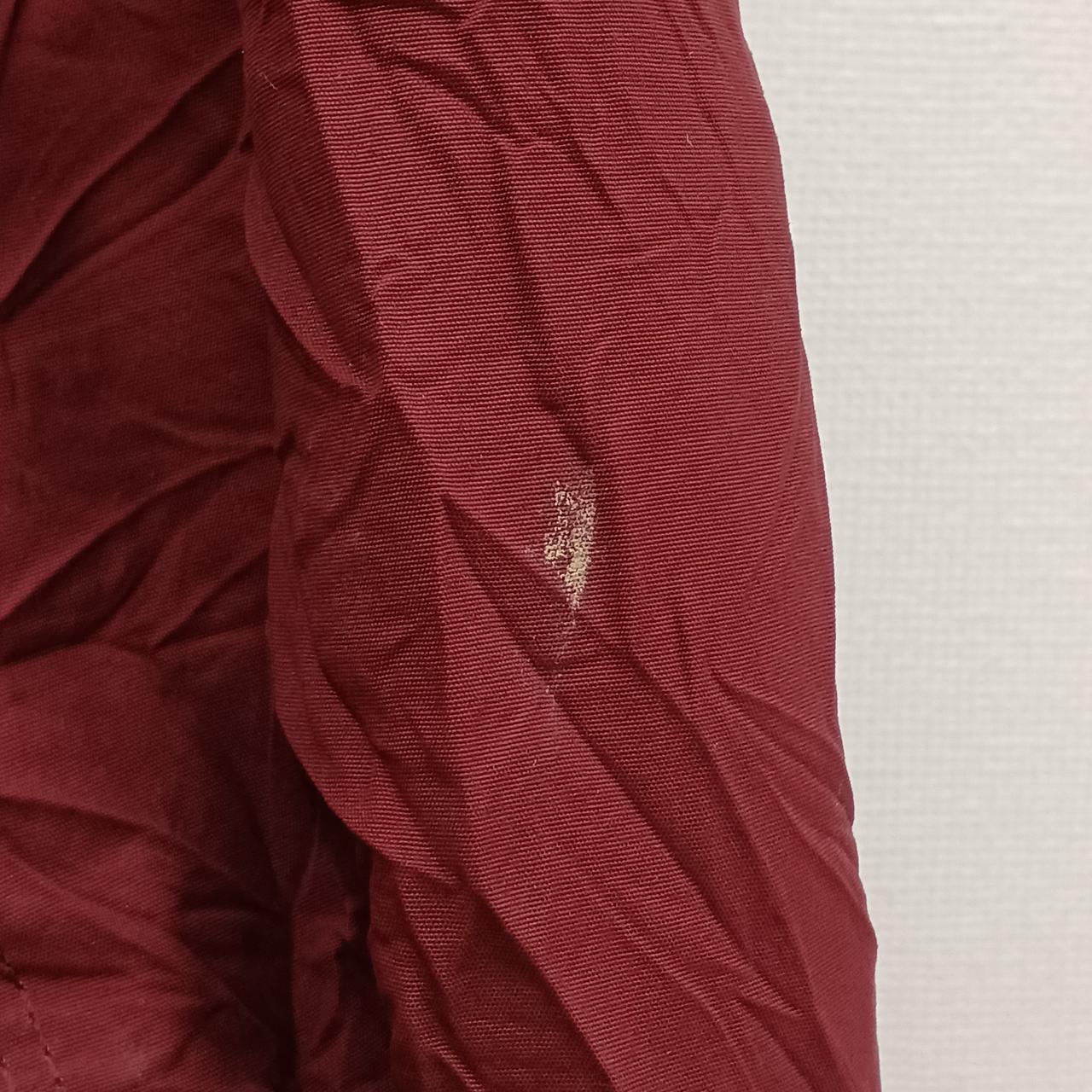 左袖部分にお汚れございます。