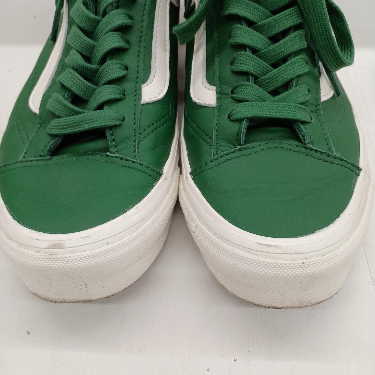 つま先に汚れあり