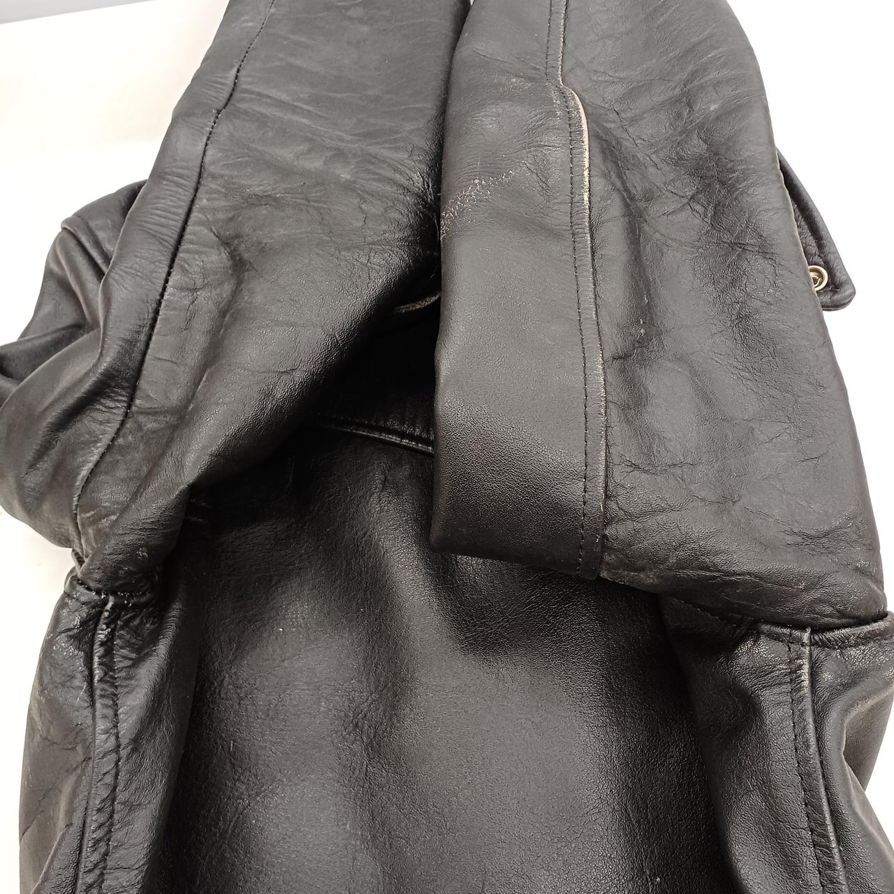 脇や袖にスレやシワあり