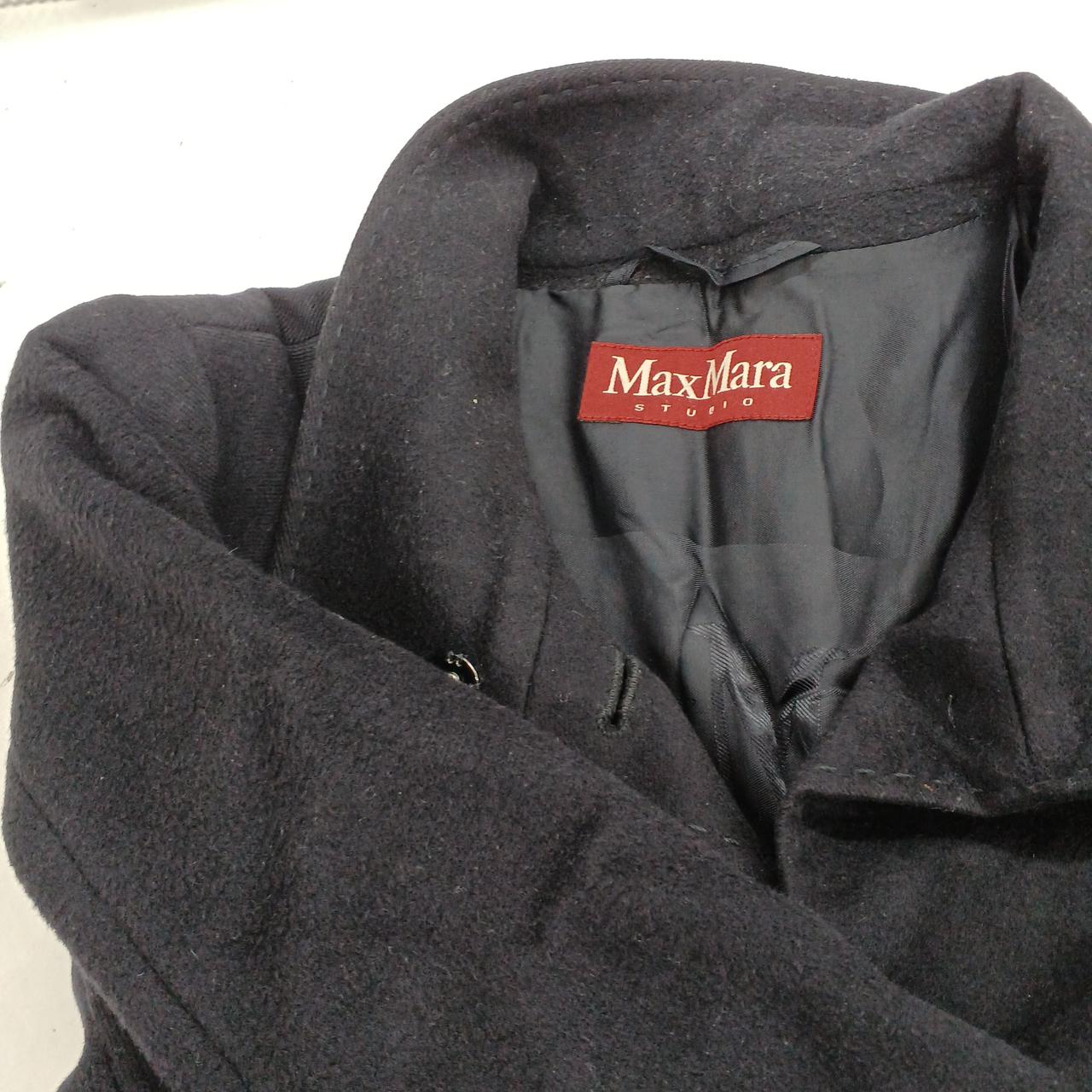 襟ぐりや肩に毛玉あり