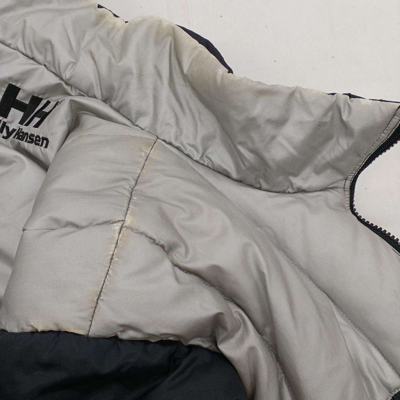 襟と肩にスレや色褪せ黄ばみあり