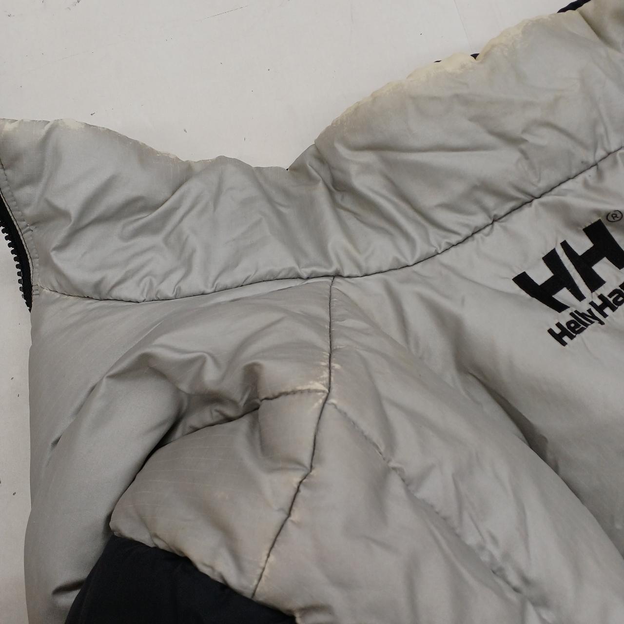 襟と肩にスレや色褪せ黄ばみあり