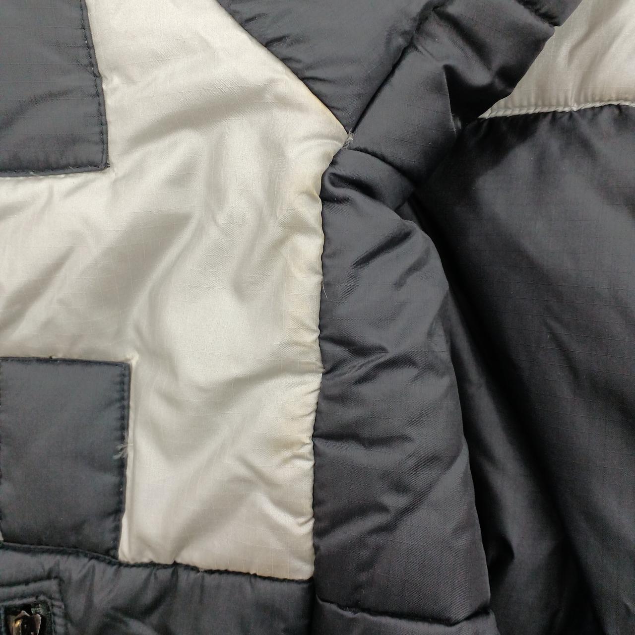 脇に黄ばみあり